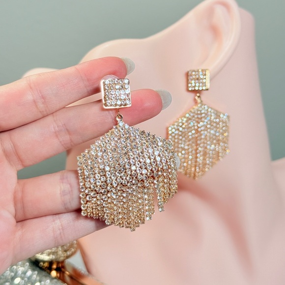 ⚜️ Elegant Dangle Gold Earrings With Crystals - Picture 7 of 8